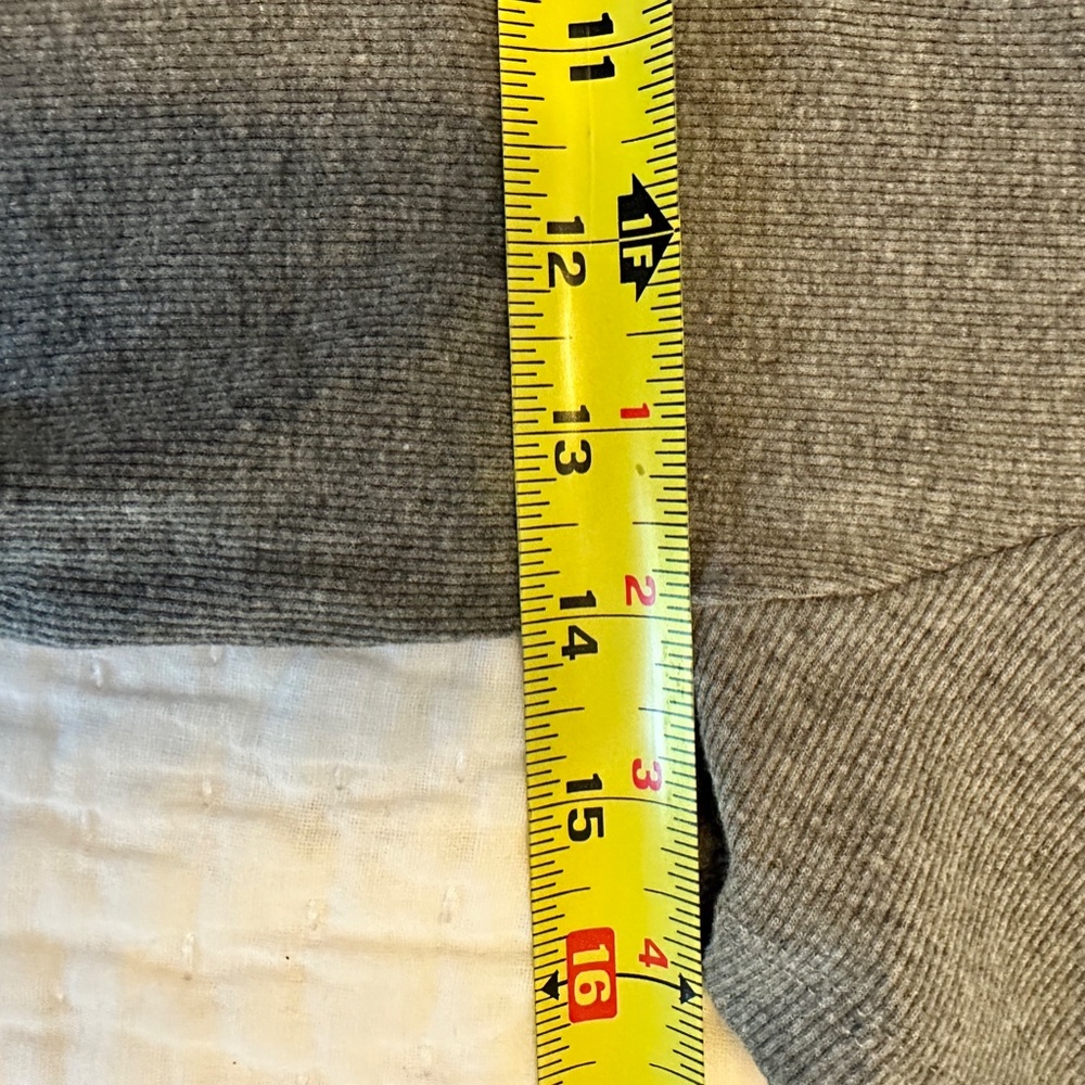 Old Navy Scoop Neck Ribbed Tee – Gray – Size M – Gently Used - Picture 4 of 5